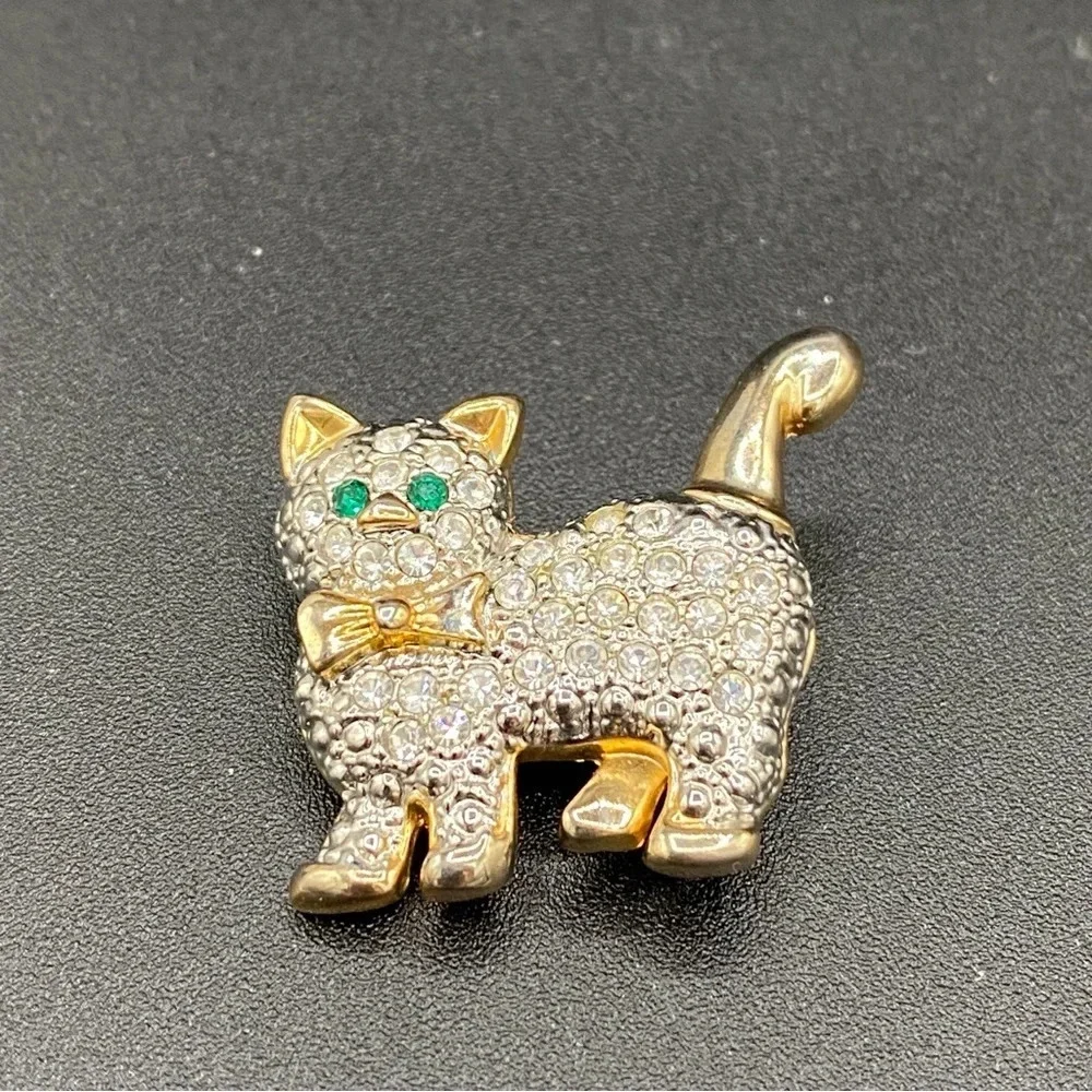 Sparkly Vintage Cat Brooch with Encrusted Rhinestones